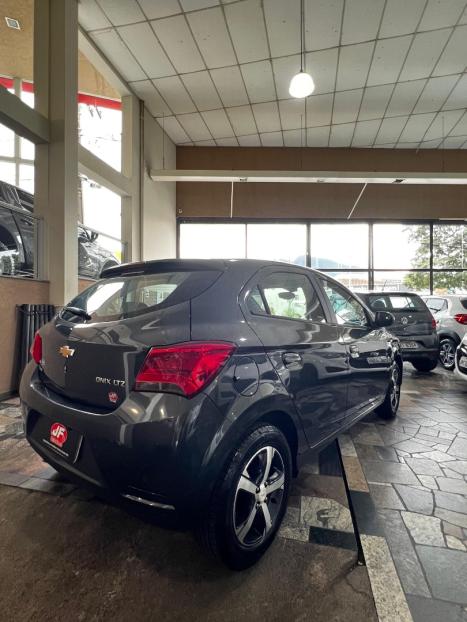 CHEVROLET Onix Hatch 1.4 4P FLEX LTZ, Foto 6