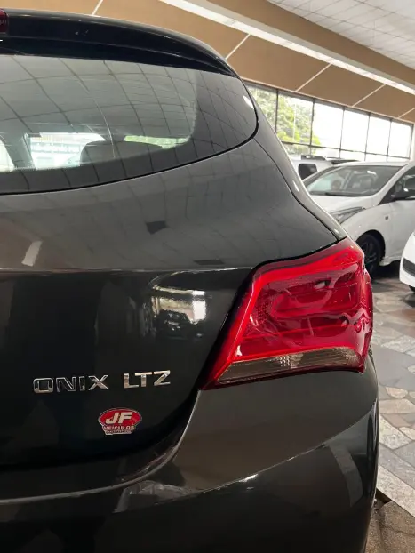 CHEVROLET Onix Hatch 1.4 4P FLEX LTZ, Foto 12