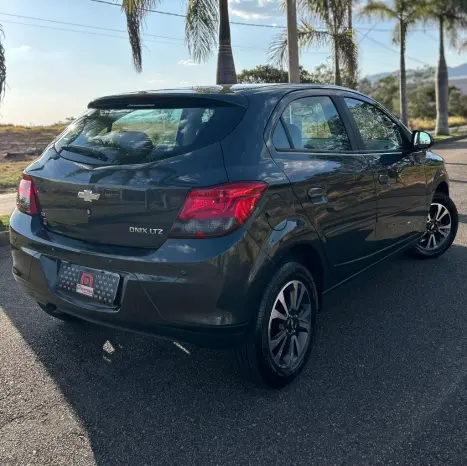 CHEVROLET Onix Hatch 1.4 4P FLEX LTZ, Foto 10