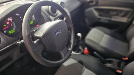 FORD Fiesta Hatch 1.6, Foto 8