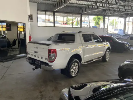 FORD Ranger 3.2 20V CABINE DUPLA 4X4 LIMITED TURBO DIESEL AUTOMTICO, Foto 3