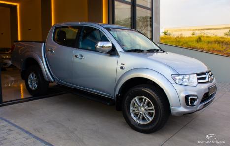 MITSUBISHI L 200 Triton 3.2 16V HPE 4X4 CABINE DUPLA TURBO DIESEL INTERCOOLER AUTOMTICO, Foto 2