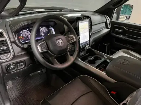 RAM 2500 6.7 I6 24V SLT CABINE DUPLA TURBO DIESEL LARAMIE 4X4 AUTOMTICO, Foto 17
