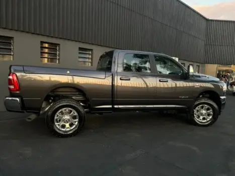 RAM 2500 6.7 I6 24V SLT CABINE DUPLA TURBO DIESEL LARAMIE 4X4 AUTOMTICO, Foto 12