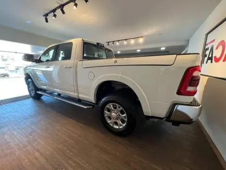 RAM 3500 6.7 I6 LIMITED LARAMIE CABINE DUPLA TURBO DIESEL AUTOMTICO, Foto 4