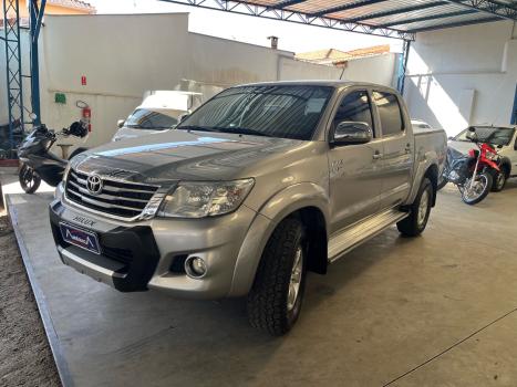 TOYOTA Hilux Caminhonete 2.7 16V 4P SRV FLEX CABINE DUPLA AUTOMTICO, Foto 1