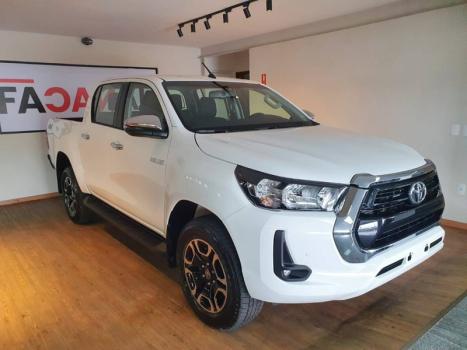 TOYOTA Hilux Caminhonete 2.8 16V SRV 4X4 DIESEL CABINE DUPLA AUTOMTICO, Foto 2