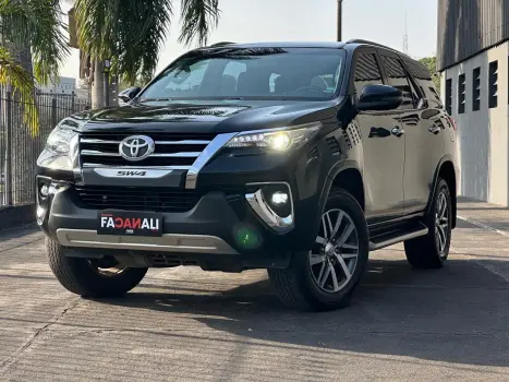 TOYOTA Hilux Caminhonete , Foto 1