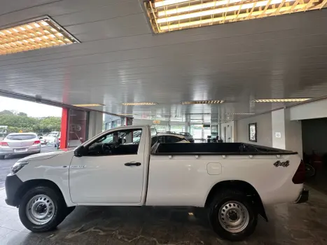 TOYOTA Hilux Caminhonete 2.8 4X4 DIESEL CABINE SIMPLES, Foto 2