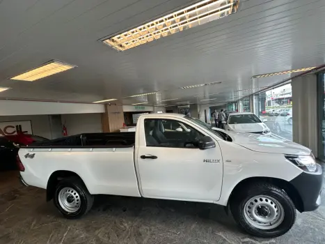 TOYOTA Hilux Caminhonete 2.8 4X4 DIESEL CABINE SIMPLES, Foto 3