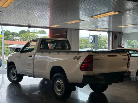 TOYOTA Hilux Caminhonete 2.8 4X4 DIESEL CABINE SIMPLES, Foto 4