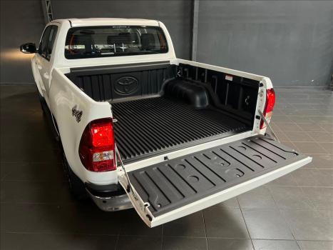 TOYOTA Hilux Caminhonete 2.8 16V 4P SR 4X4 DIESEL CABINE DUPLA AUTOMTICO, Foto 8