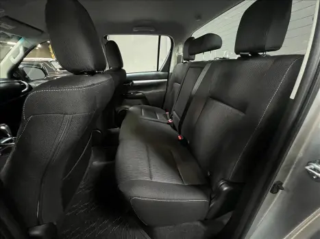 TOYOTA Hilux Caminhonete 2.8 16V 4P SR 4X4 DIESEL CABINE DUPLA AUTOMTICO, Foto 9
