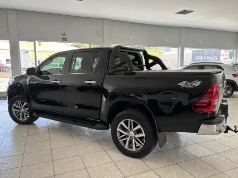 TOYOTA Hilux Caminhonete 2.8 16V SRX 4X4 TURBO DIESEL CABINE DUPLA AUTOMTICO, Foto 14