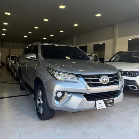 TOYOTA Hilux SW4 2.8 16V 4P SRX PLATINUM 4X4 7 LUGARES TURBO DIESEL AUTOMTICO, Foto 1