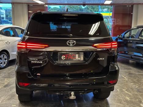 TOYOTA Hilux SW4 2.8 4P SRX 4X4 TURBO DIESEL AUTOMTICO, Foto 3