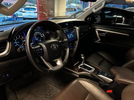 TOYOTA Hilux SW4 2.8 4P SRX 4X4 TURBO DIESEL AUTOMTICO, Foto 6