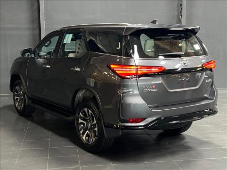 TOYOTA Hilux SW4 2.8 4P 4X4 TURBO DIESEL, Foto 4