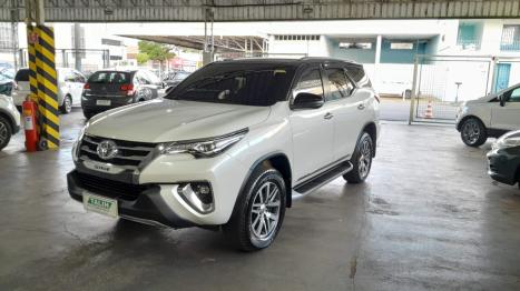 TOYOTA Hilux SW4 2.8 16V 4P SRX 4X4 7 LUGARES TURBO DIESEL AUTOMTICO, Foto 3