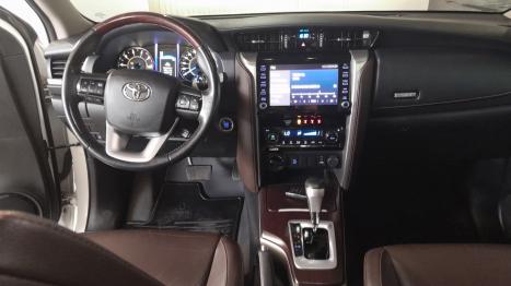 TOYOTA Hilux SW4 2.8 16V 4P SRX 4X4 7 LUGARES TURBO DIESEL AUTOMTICO, Foto 6