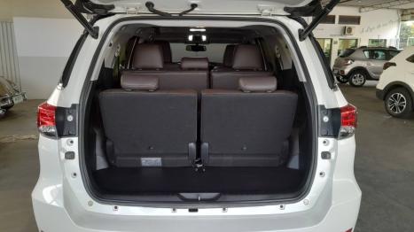 TOYOTA Hilux SW4 2.8 16V 4P SRX 4X4 7 LUGARES TURBO DIESEL AUTOMTICO, Foto 7