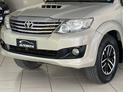 TOYOTA Hilux SW4 3.0 16V 4P SRV 4X4 TURBO DIESEL AUTOMTICO, Foto 2