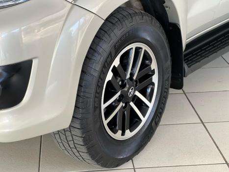 TOYOTA Hilux SW4 3.0 16V 4P SRV 4X4 TURBO DIESEL AUTOMTICO, Foto 4