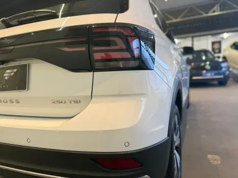 VOLKSWAGEN T-Cross 1.4 4P 250 TSI FLEX EXTREME HIGHLINE AUTOMTICO, Foto 5