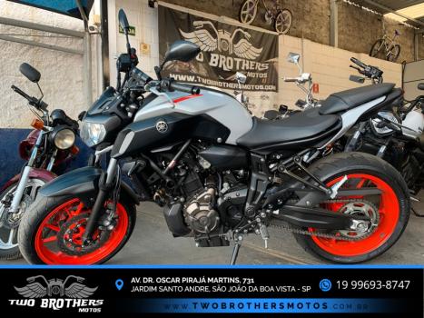 YAMAHA MT-07 700 ABS, Foto 3