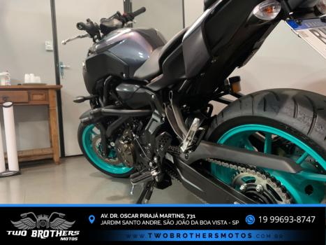 YAMAHA MT-07 700 ABS, Foto 3