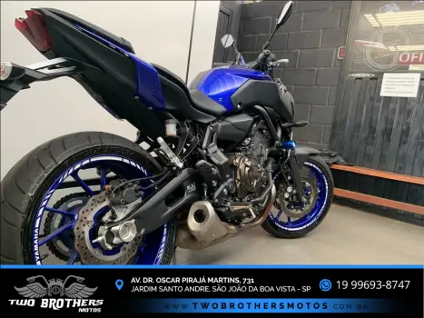 YAMAHA MT-07 700 ABS, Foto 2