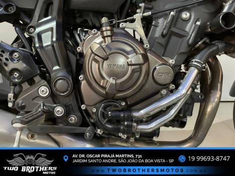 YAMAHA MT-07 700 ABS, Foto 3
