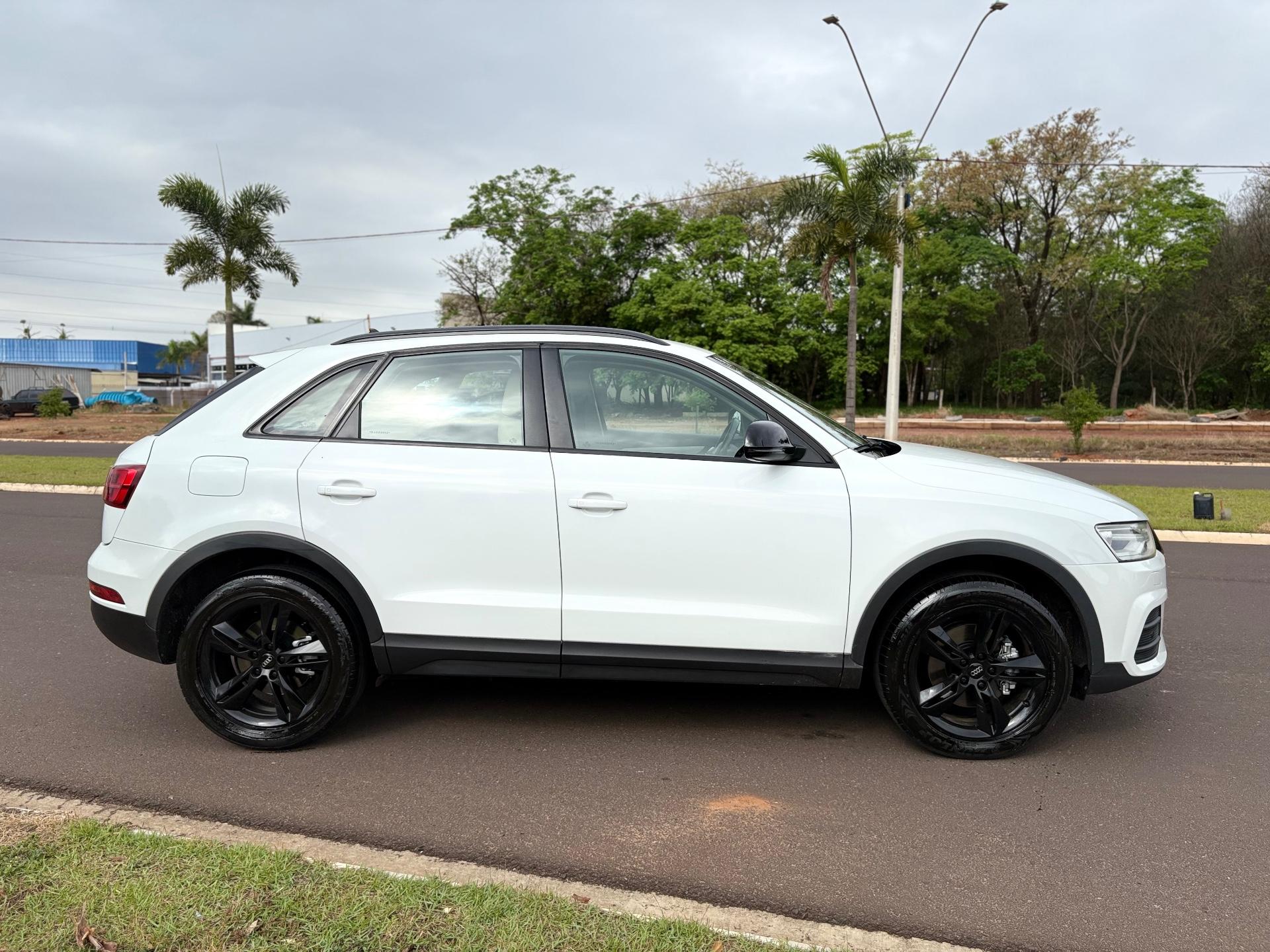 AUDI Q3 - Foto