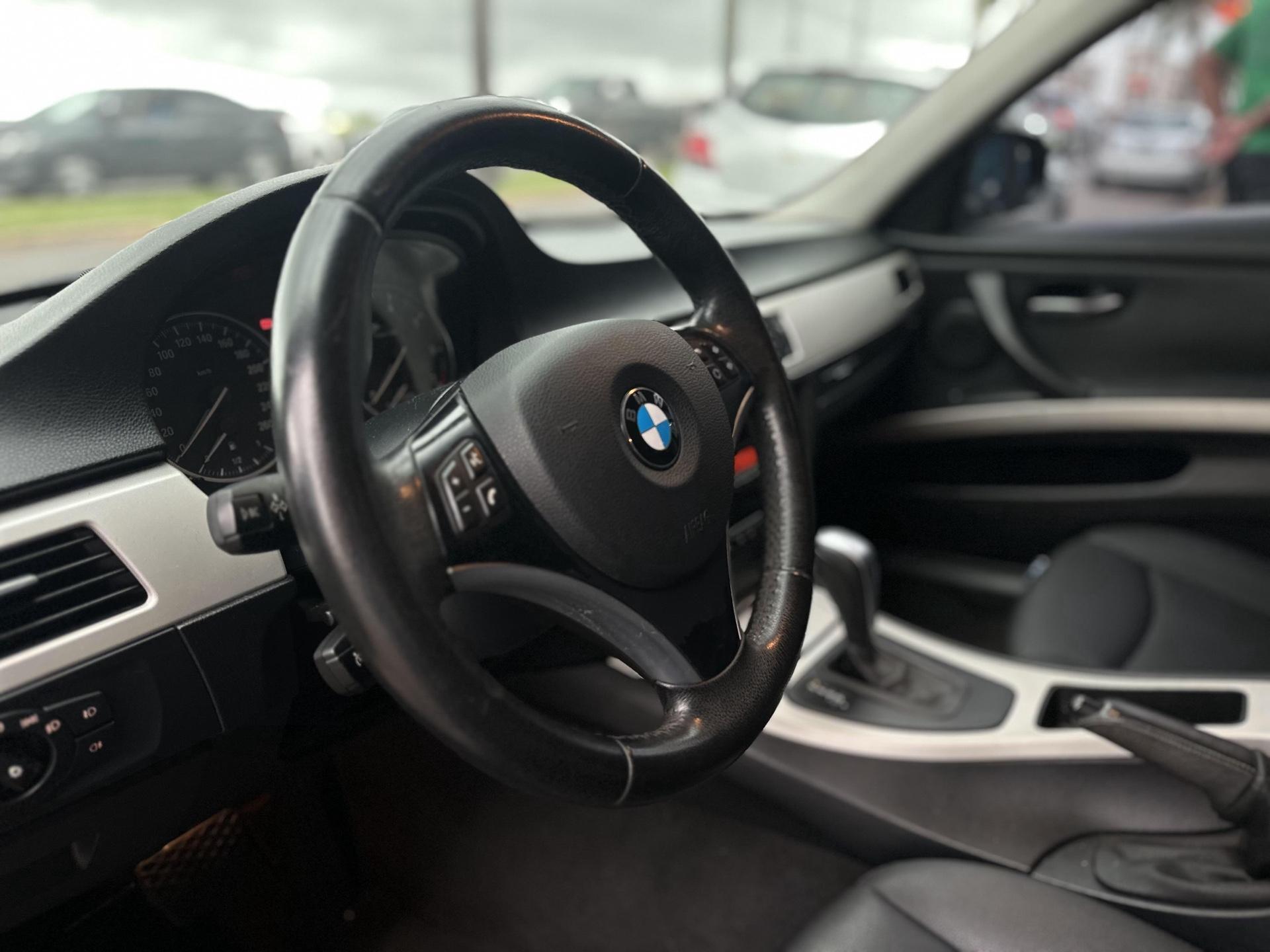 BMW 320I - Foto