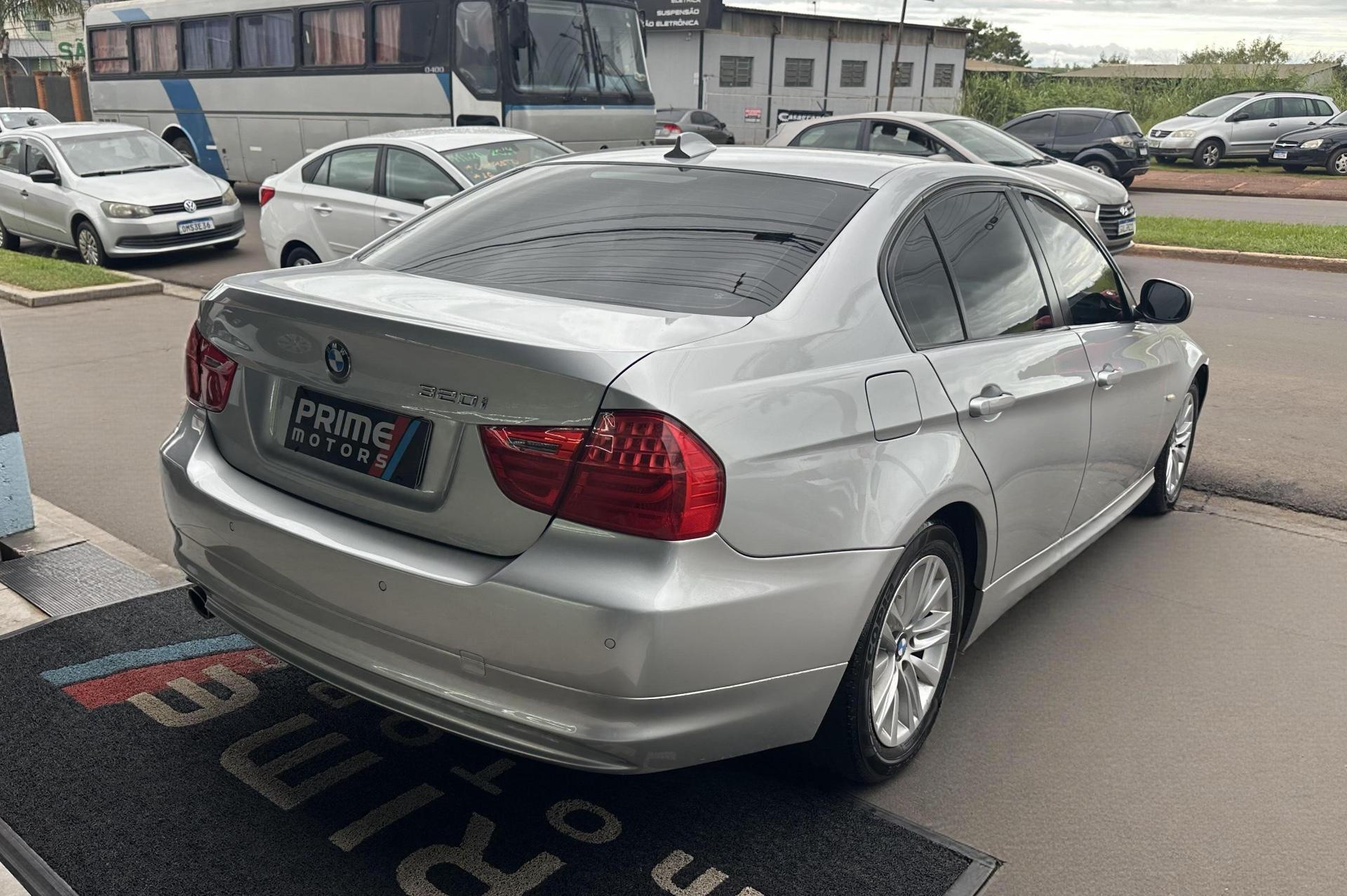 BMW 320I - Foto