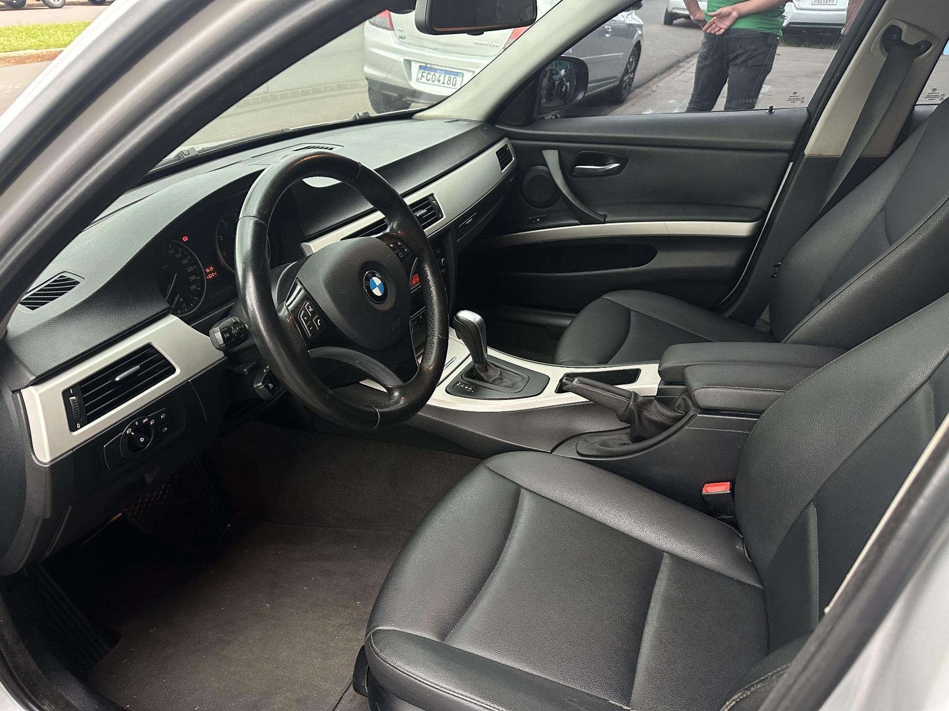BMW 320I - Foto