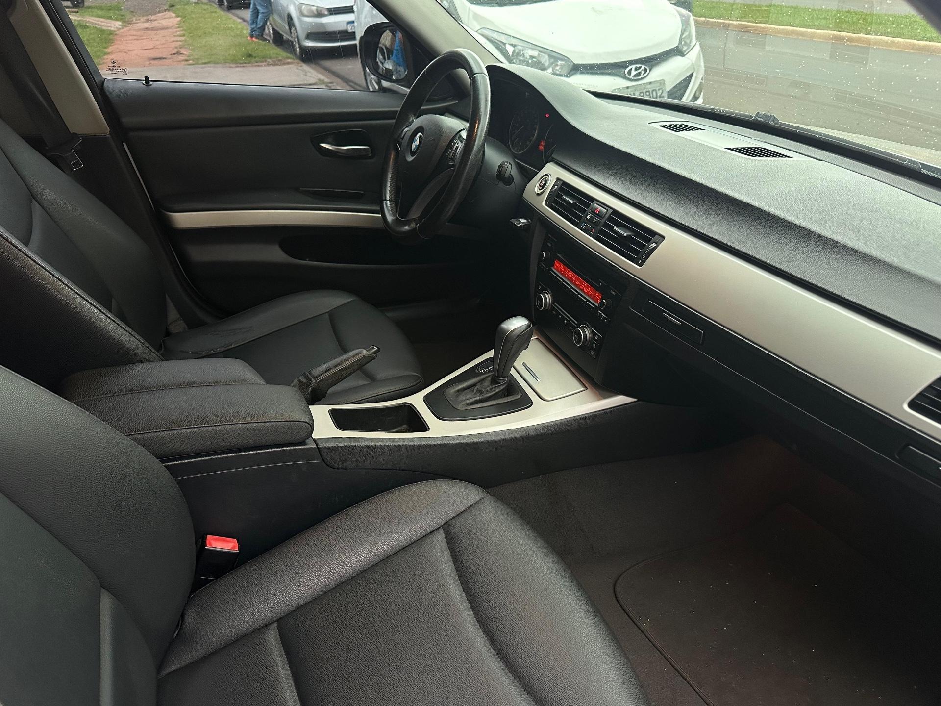 BMW 320I - Foto