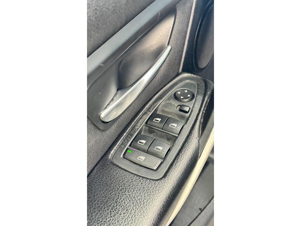 BMW 320I - Foto
