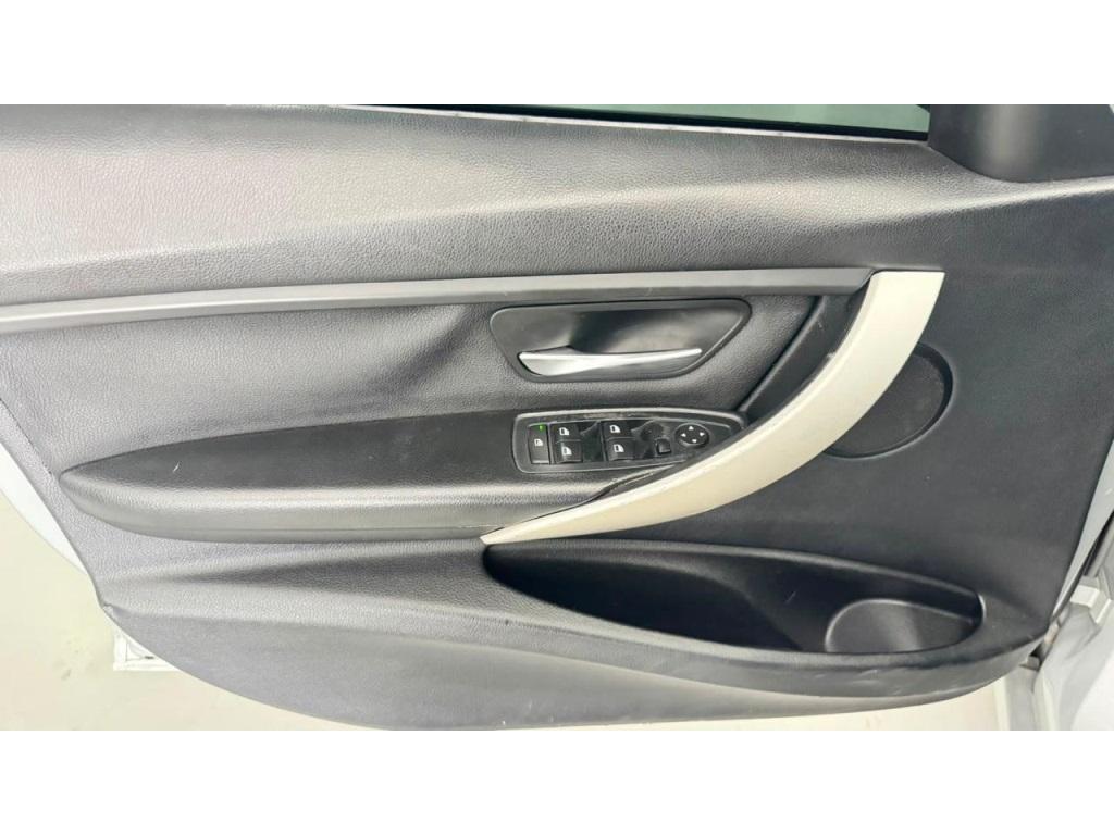 BMW 320I - Foto