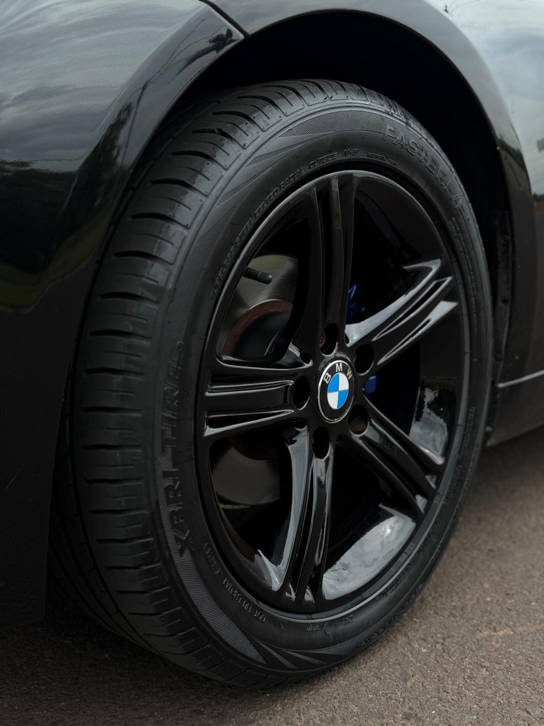 BMW 320I - Foto