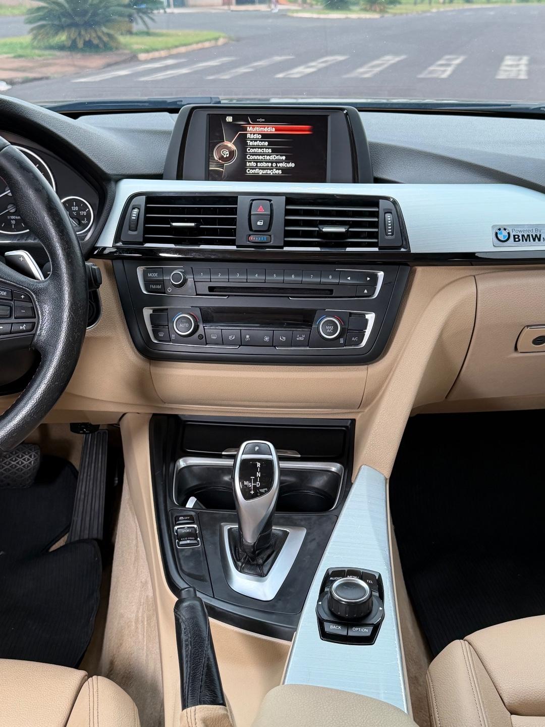 BMW 320I - Foto