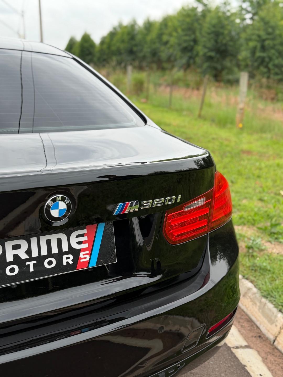 BMW 320I - Foto