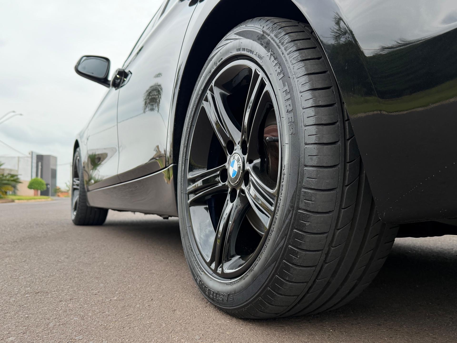 BMW 320I - Foto