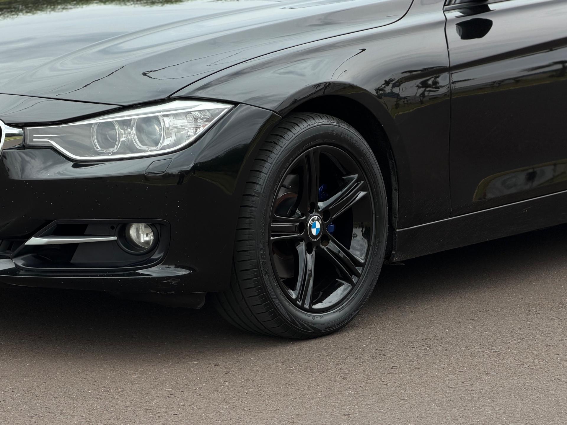 BMW 320I - Foto