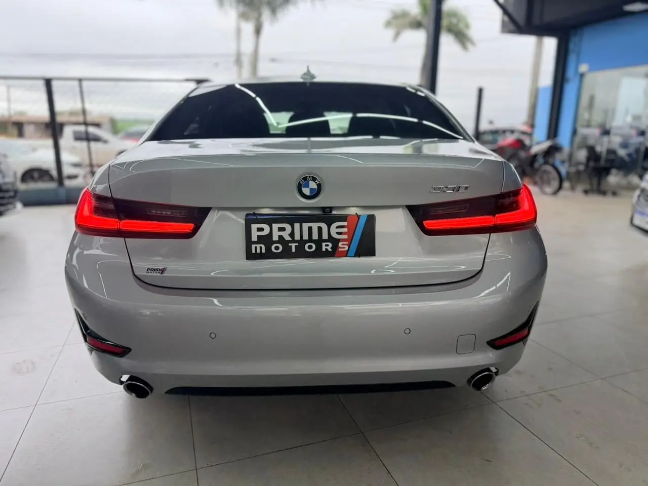 BMW 330I - Foto