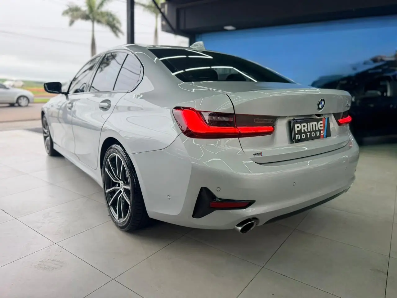 BMW 330I - Foto