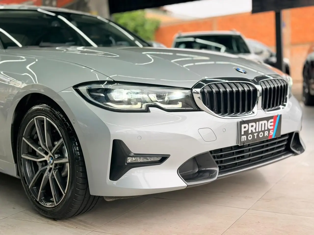 BMW 330I - Foto
