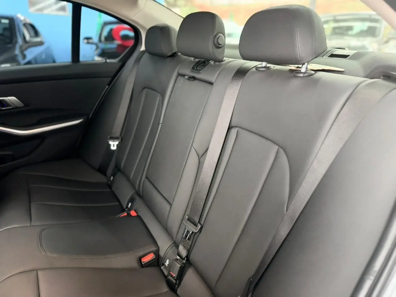 BMW 330I - Foto
