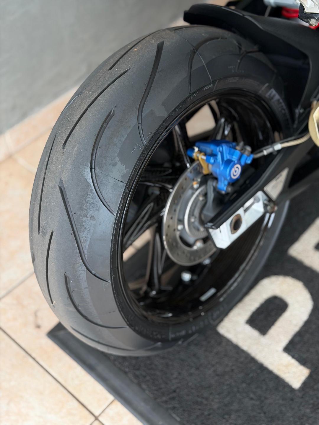 BMW S 1000 RR - Foto