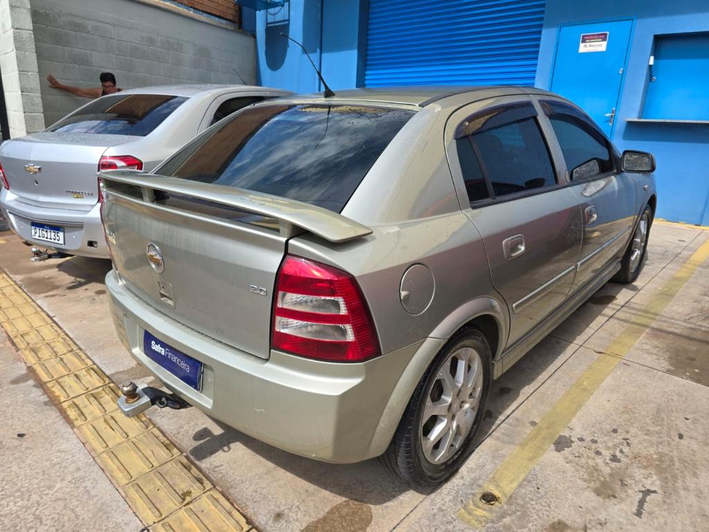 CHEVROLET Astra Hatch - Foto